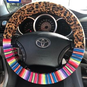 Steering wheel cover